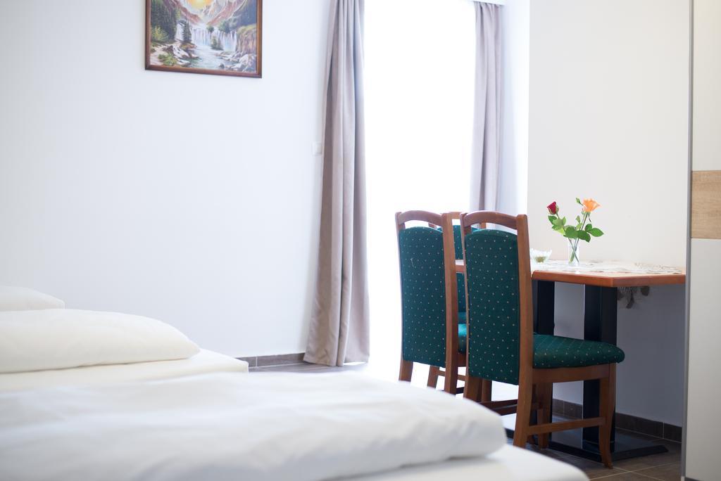 Cafe 168 Bed and Breakfast Βιέννη Δωμάτιο φωτογραφία